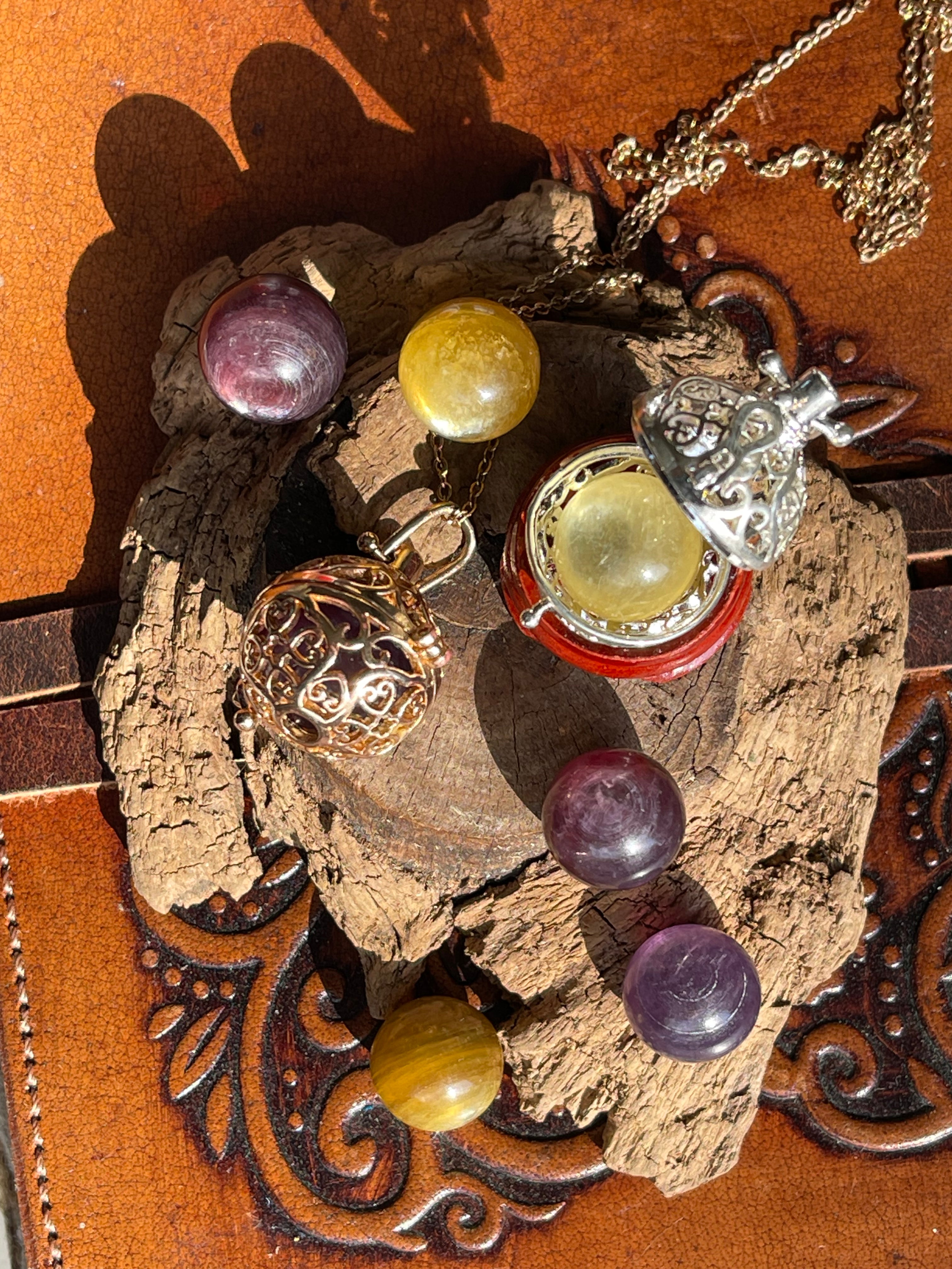 Gemstone Cage Necklace With High Quality Mica Spheres