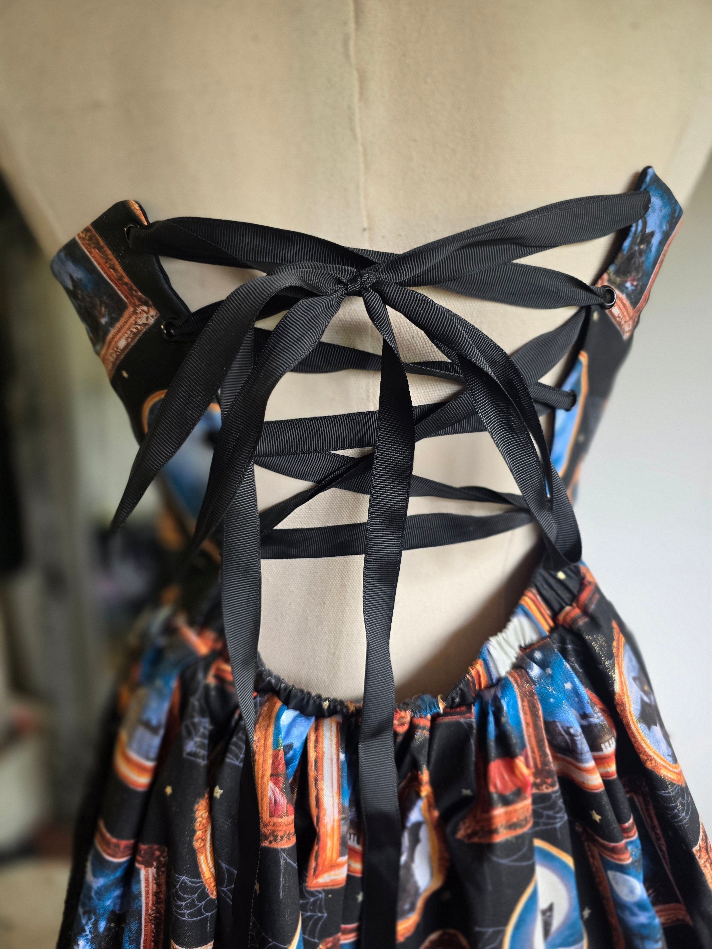 The Curious Cat Gallery – One-of-a-Kind Gothic Sweetheart Dress 🖤