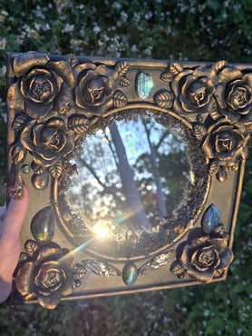 The Fairy Queen's Looking Glass