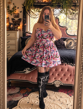 Pretty Little Bones – One-of-a-Kind Floral Skull Sweetheart Dress 💀🌸